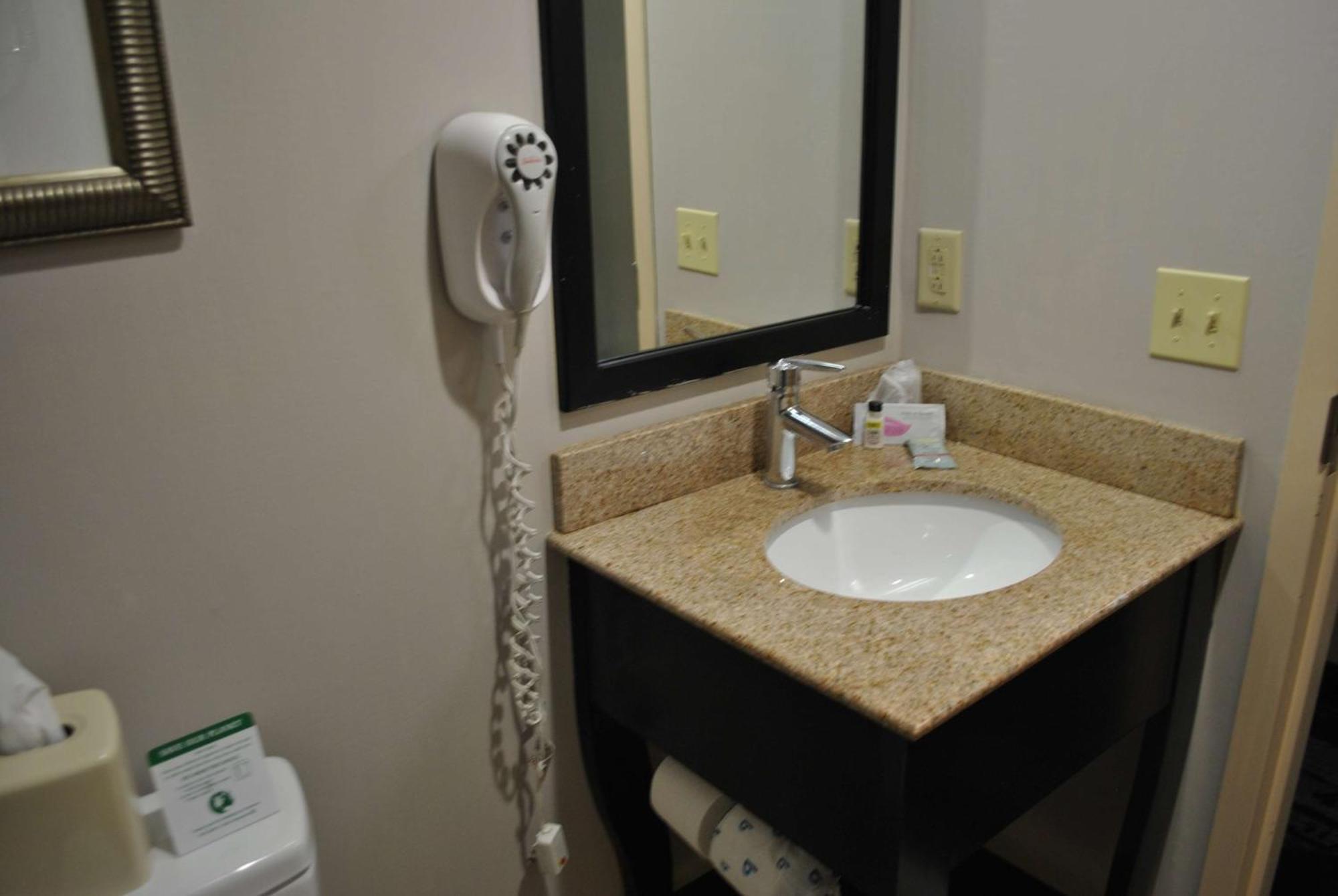 Best Western Owego Inn Esterno foto